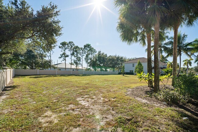 Building Photo - Charming 2-bedroom, 2.5-bathroom townhome ...