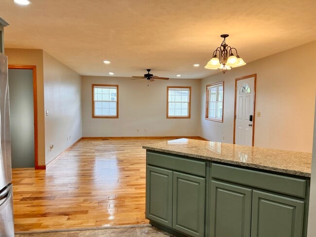 Building Photo - 359 Mt Branson Dr