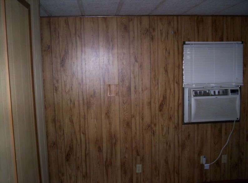 Building Photo - 547 Creekside Dr