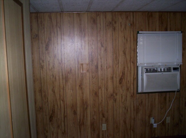 Building Photo - 547 Creekside Dr