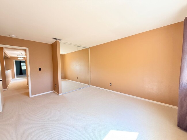 Building Photo - Charming and Move-in Ready, 3BD/2.5BA, Two-Story Townhome in Canyon Green at Canyon Lakes in San ...