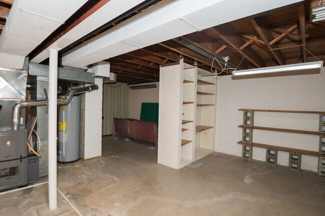 Building Photo - 3 bed 2 bath home in Valparaiso