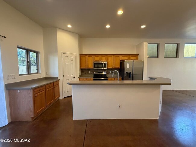 Building Photo - 1401 E English Ivy Ct