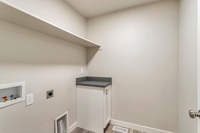 Building Photo - 808 S 1710 E