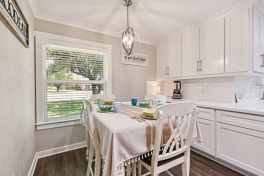 Building Photo - 1802 Carter Creek Pkwy