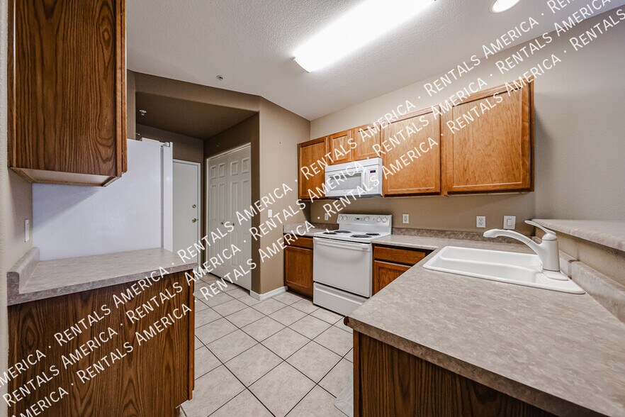 Building Photo - 6535 E Superstition Springs Blvd