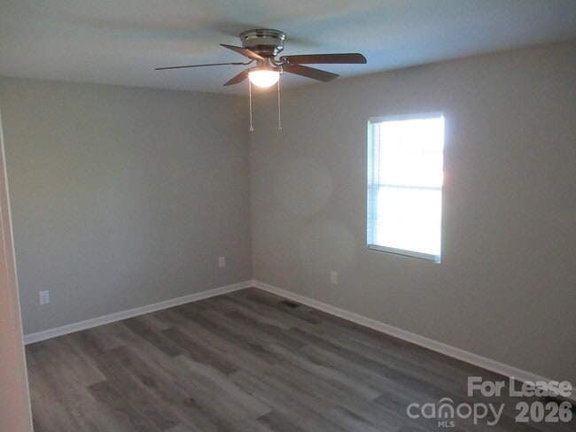 Building Photo - 174 Glen-Gar Dr