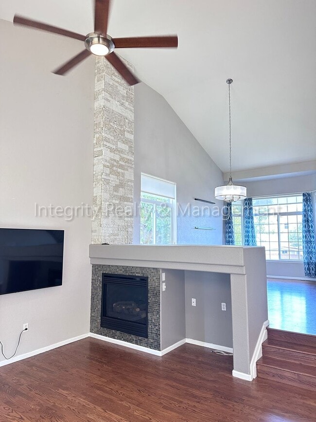Building Photo - 10163 Foxridge Cir