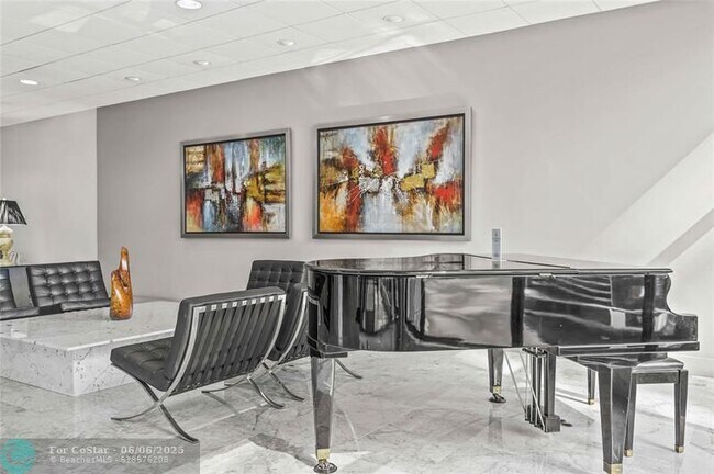 Building Photo - 3015 N Ocean Blvd
