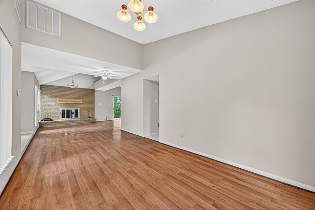 Building Photo - 2042 Hilton Head Dr