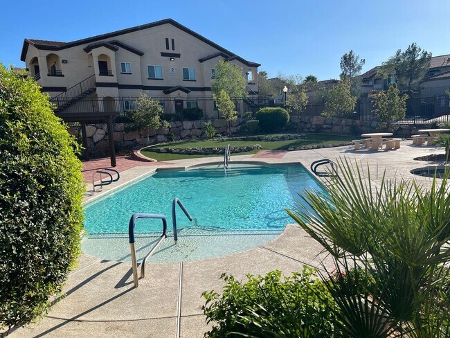 Building Photo - Henderson - 2 bedroom condo