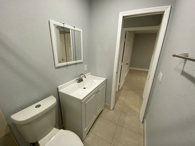 Building Photo - 2 bedroom 1 Bath Home - Utilities Included