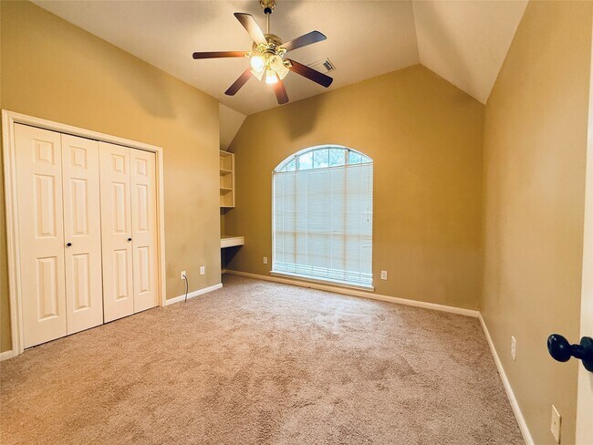 Building Photo - 16523 Town Lake Ct