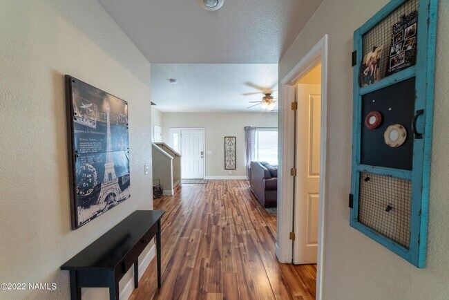 Building Photo - Westside 4 Bed, 2.5 Bath House with A/C & 2-Car Garage Near NAU & CCC! Students & Pets OK! Aug 10th!