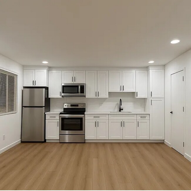 Building Photo - 331 W Windsor Rd