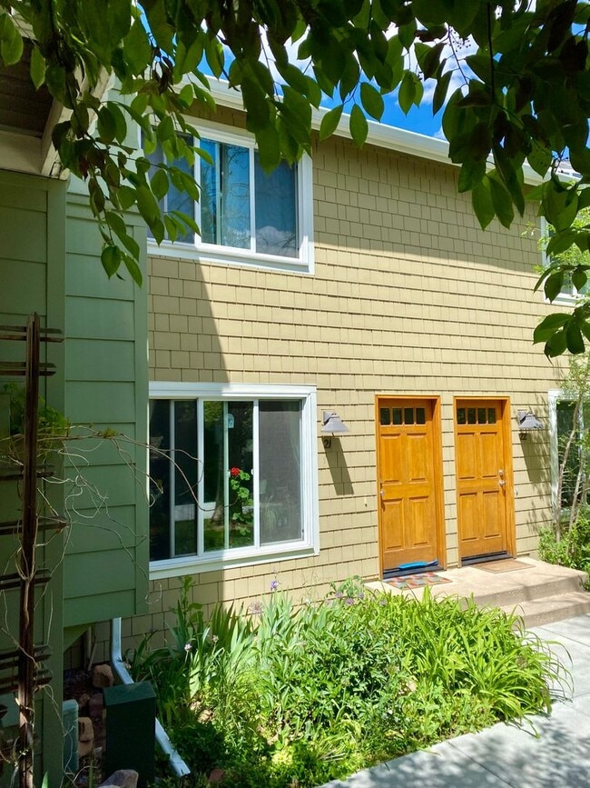 Primary Photo - Charming North Boulder 3 Bedroom Townhouse
