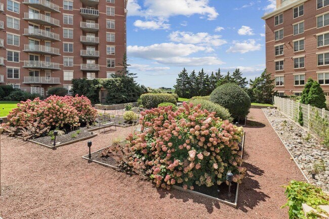 Building Photo - 333 W Mifflin St