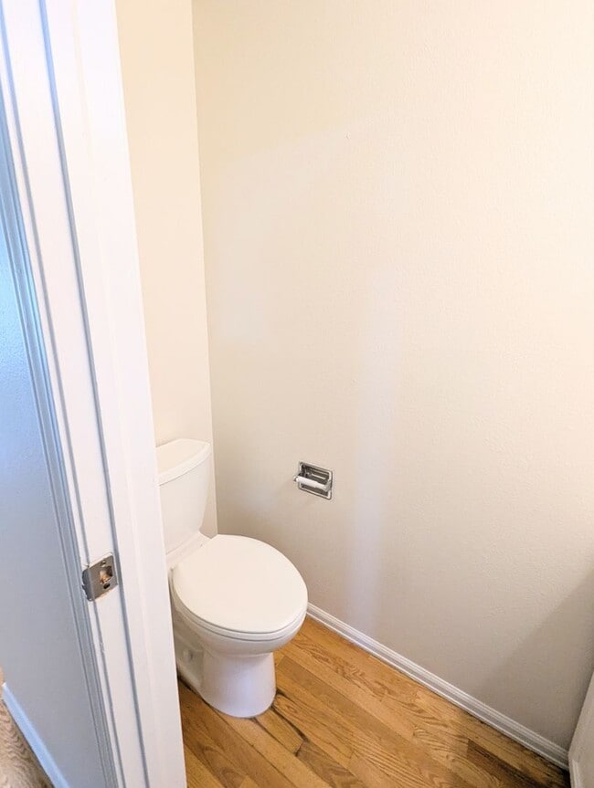 Building Photo - 2 Bedroom in Great Location