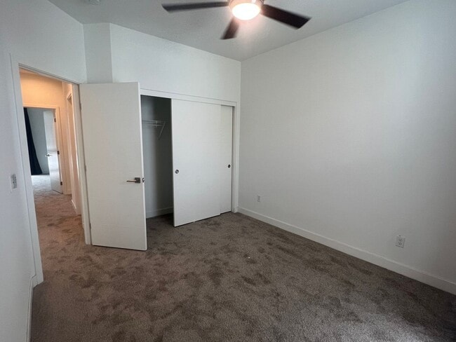 Building Photo - Completely upgraded large townhome with solar!!