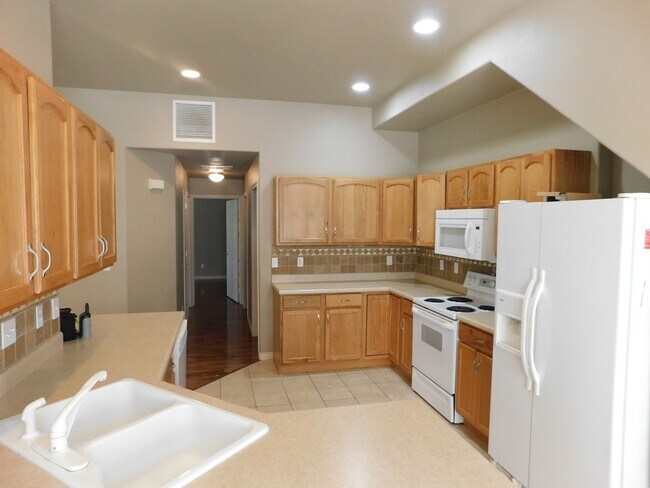 Building Photo - Close to St Mary's/CMU