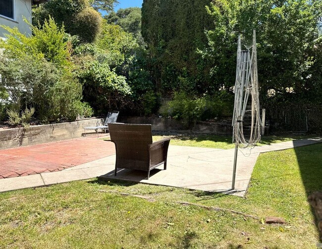 Building Photo - This is a Berkeley Lifestyle. | 3BR | 1.5BA | 1,450 SF | Just Steps from Campus