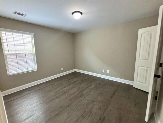 Building Photo - 4668 Hidden Creek Dr