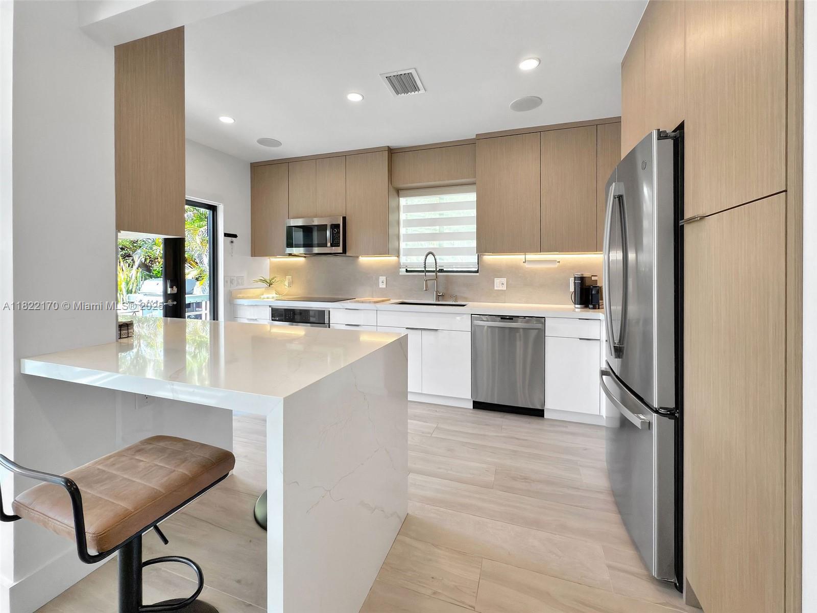 Building Photo - 130 SW 26th Rd