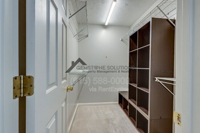 Building Photo - 2214 Falcon Creek Dr