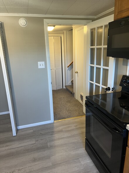 Building Photo - 328 Jamestown Rd