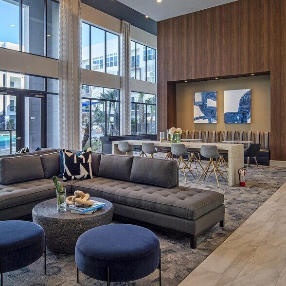 Building Photo - 401 W 25th St