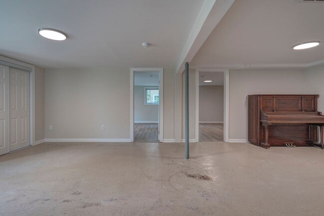 Building Photo - 507 Stonegate Dr