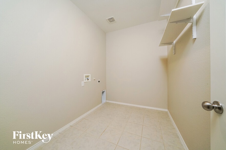 Building Photo - 713 Jonius Creek Dr