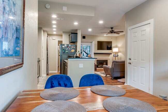 Building Photo - 8601 Park Ln