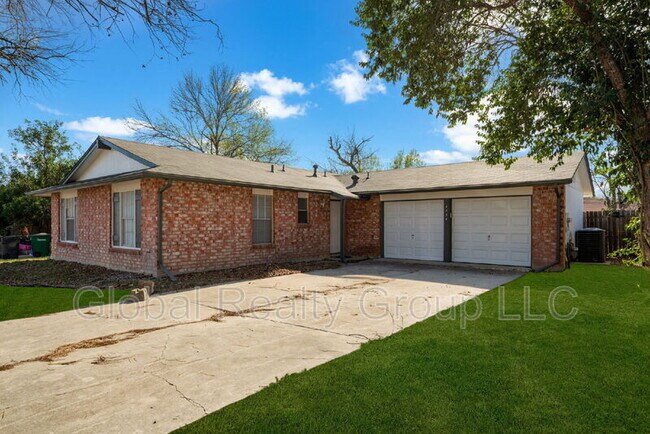 Building Photo - 4834 Sorrento