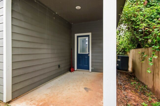Building Photo - 16902 Balmoral St