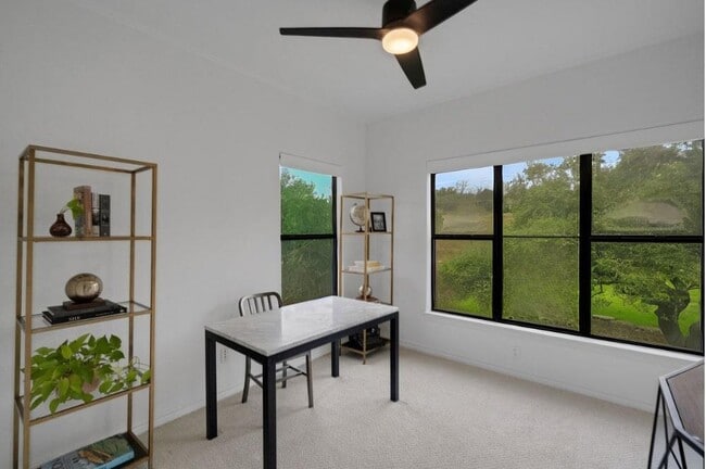Building Photo - 608 Lakeway Dr