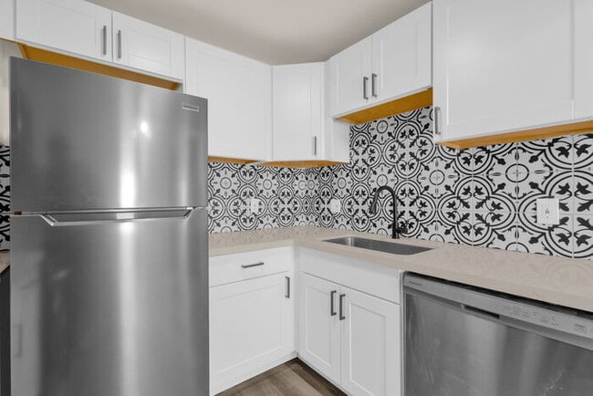 Building Photo - BRAND NEW EVERYTHING IN UPTOWN/BILTMORE AREA