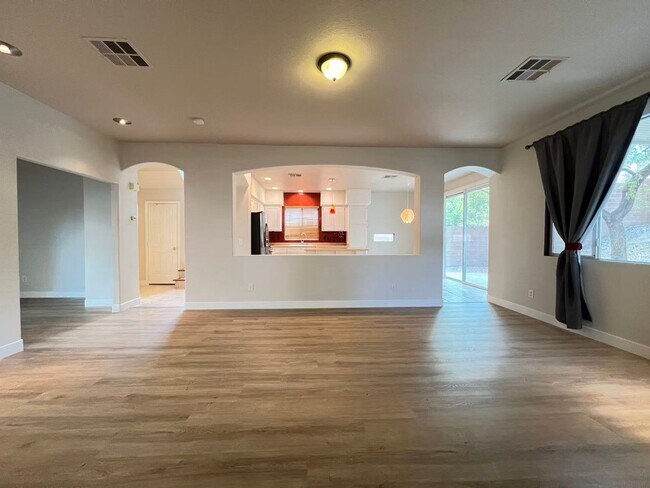 Building Photo - Beautiful and well-maintained two-story home in summerlin