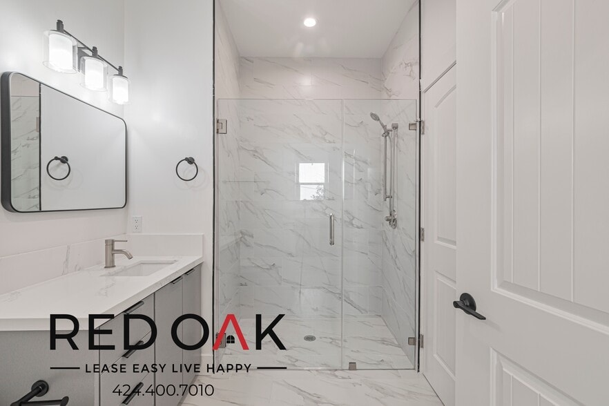 Building Photo - 4592 Riverton Ave