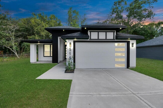 Primary Photo - 519 Lovers Ln