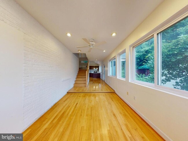 Building Photo - 3137 S Glebe Rd