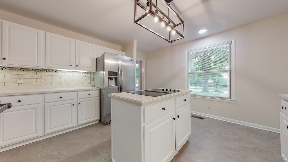 Building Photo - 203 Donelson Hills Dr