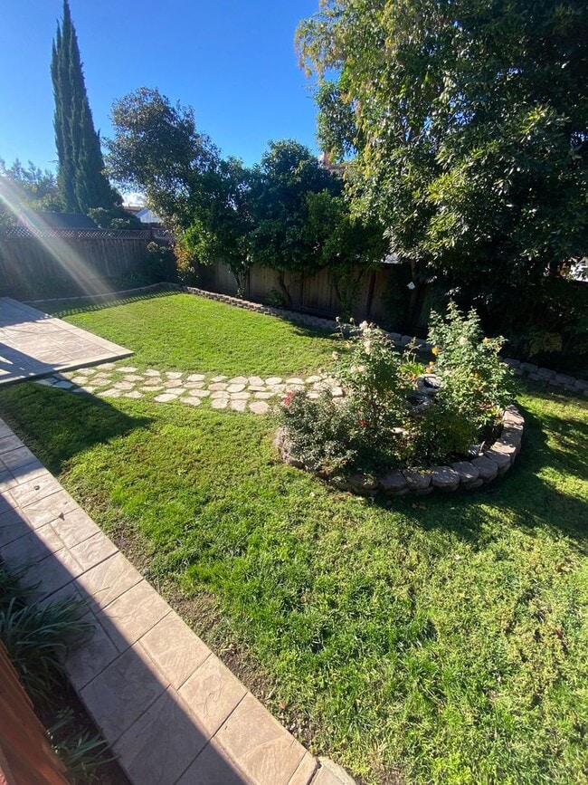 Building Photo - Upgraded 4 bed 2.5 bath home in San Jose. This is a must see!