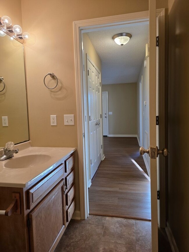 Building Photo - 1609 Bourland Ln