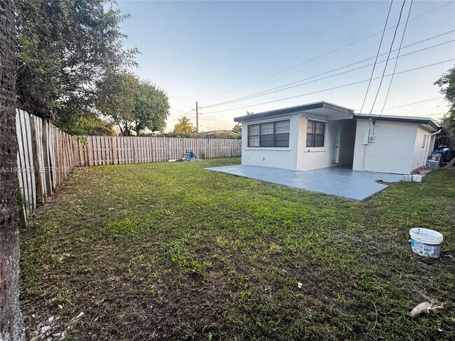 Building Photo - 6137 Dewey St