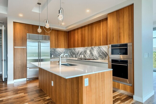 Building Photo - Two Bedroom Penthouse in Denver