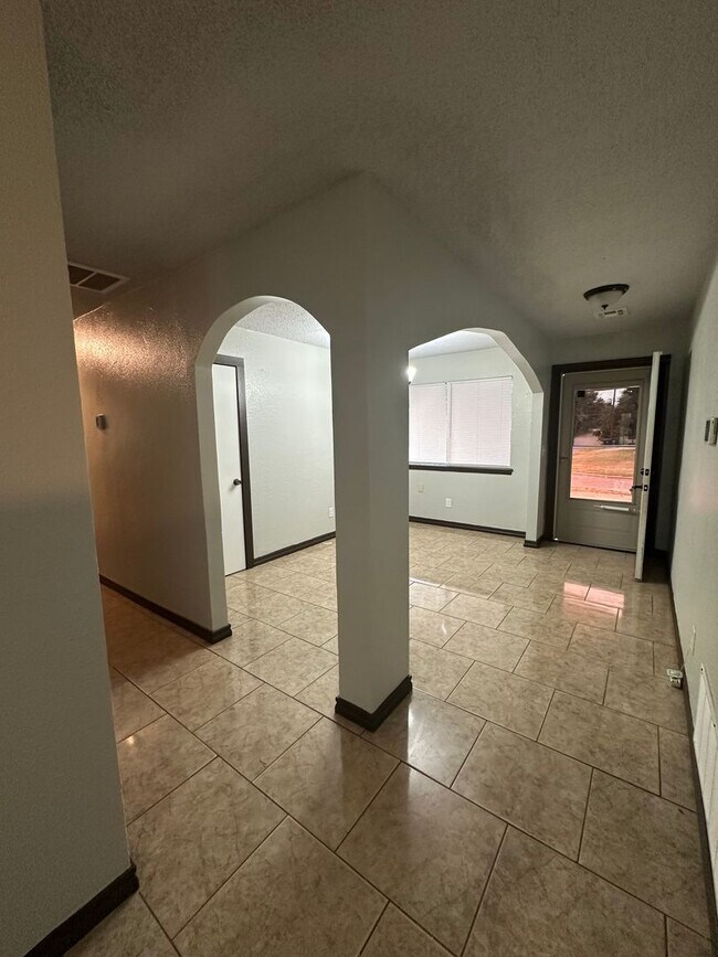 Building Photo - 900 Flamingo Ave