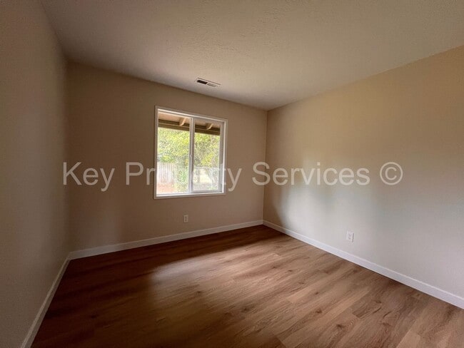 Building Photo - Beautifully Renovated Ranch in Vancouver H...