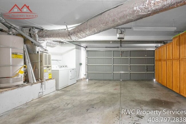 Building Photo - 1459 Chavez Way