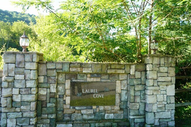 Building Photo - 88 Laurel Cove